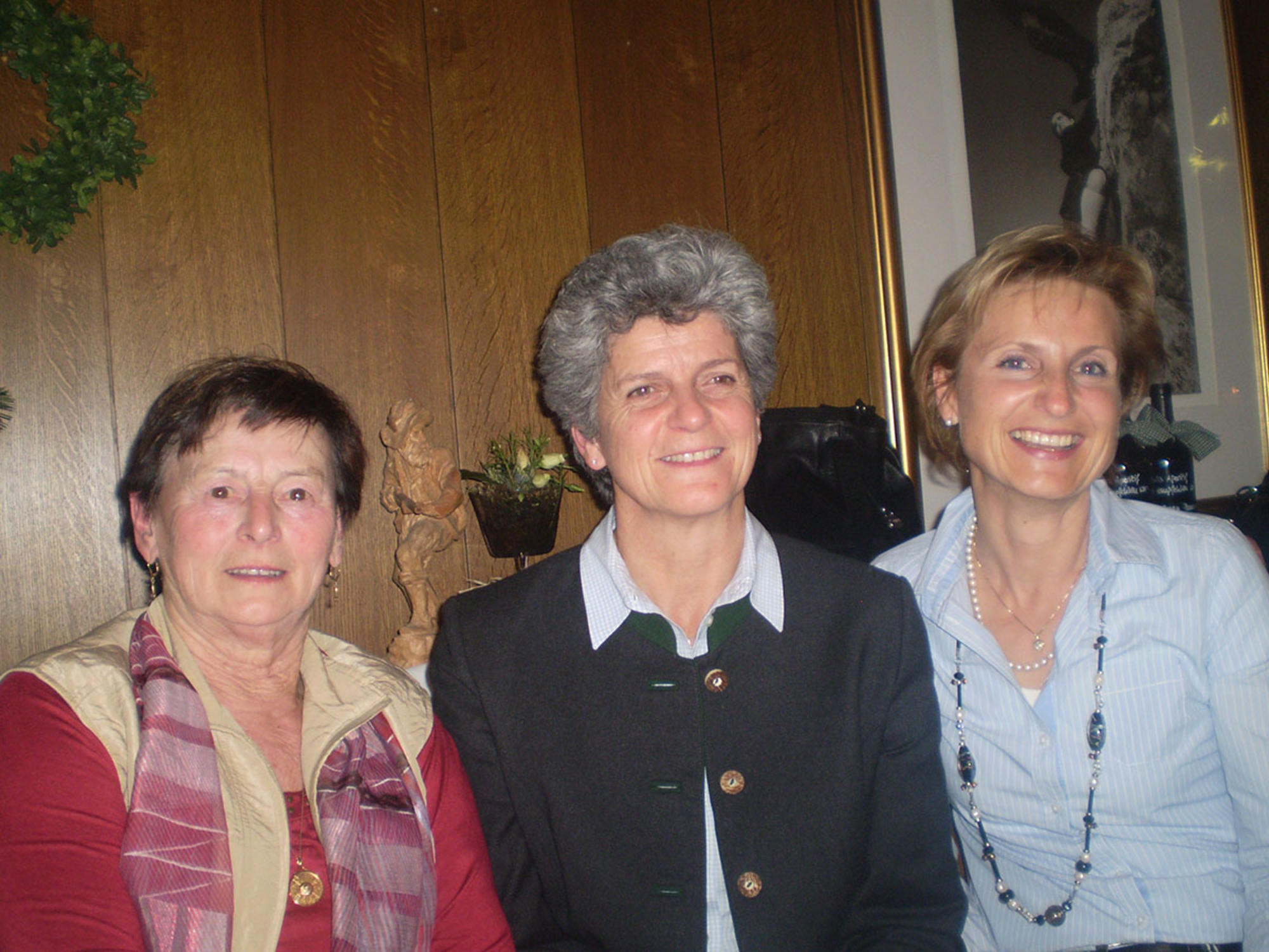 Die 3 Obfrauen des Turnvereins Umhausen Die 3 Obfrauen des Turnvereins Umhausen